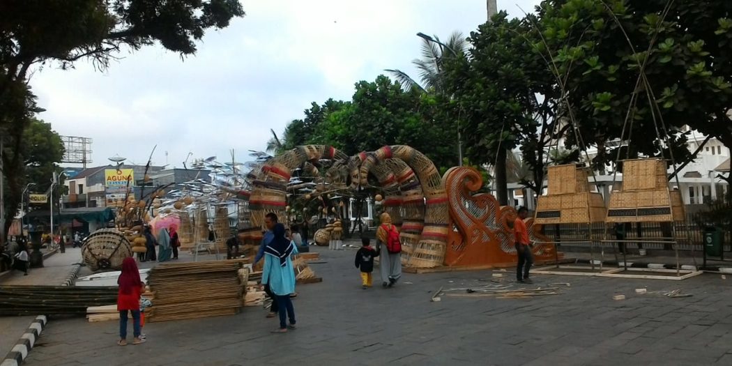 Ornamen Bambu Dengan Hiasan Payung Geulis Akan Jadi Buruan Penggemar ...