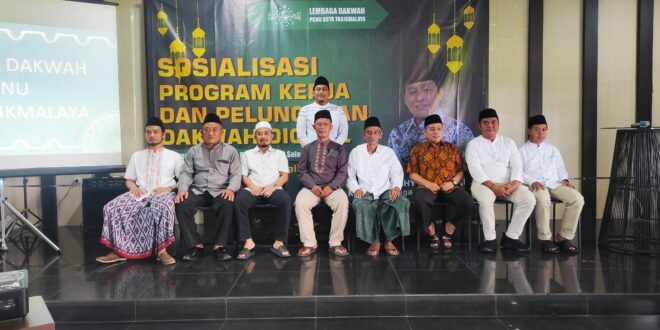 Agus Wahyudin bersama Rois Syuriah PCNU dan Jajaran Pengurus LDNU Kota Tasikmalaya usai acara sosialisasi program kerja dan peluncuran dakwah Digital, minggu (23/06/2024)