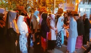 Aksi Sosial yang diadakan oleh Panitia RW 08 Cicantel, dengan memberikan santunan kepada Anak Yatim Piatu dan Jompo, minggu Malam (18/08/2024) 