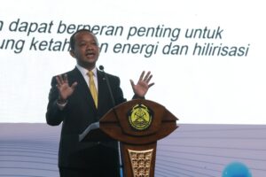 Menteri Energi dan Sumber Daya Mineral (ESDM) Bahlil Lahadalia menyatakan bahwa Indonesia tetap berkomitmen mencapai target emisi nol bersih (_Net Zero Emissions_) pada tahun 2060 dengan pendekatan yang penuh kehati-hatian. Salah satu langkah konkretnya adalah pemanfaatan hidrogen sebagai sumber energi bersih yang dijalankan secara komprehensif.