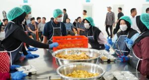 Kick Off Piloting program Miskin Ekstrem Pasti Kerja di Dapur SPPG Desa Badang, Kabupaten Jombang, Jawa Timur, Senin 29 Desember 2025. - (Kemenko PM/Istimewa)