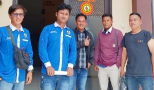 KNPI Kecamatan Sukaratu Usa melaporkan Dugaan Korupsi Bantuan Provinsi Di Desa Sinagar Ke Polres Tasikmalaya Kota, Selasa (06/01/2025)